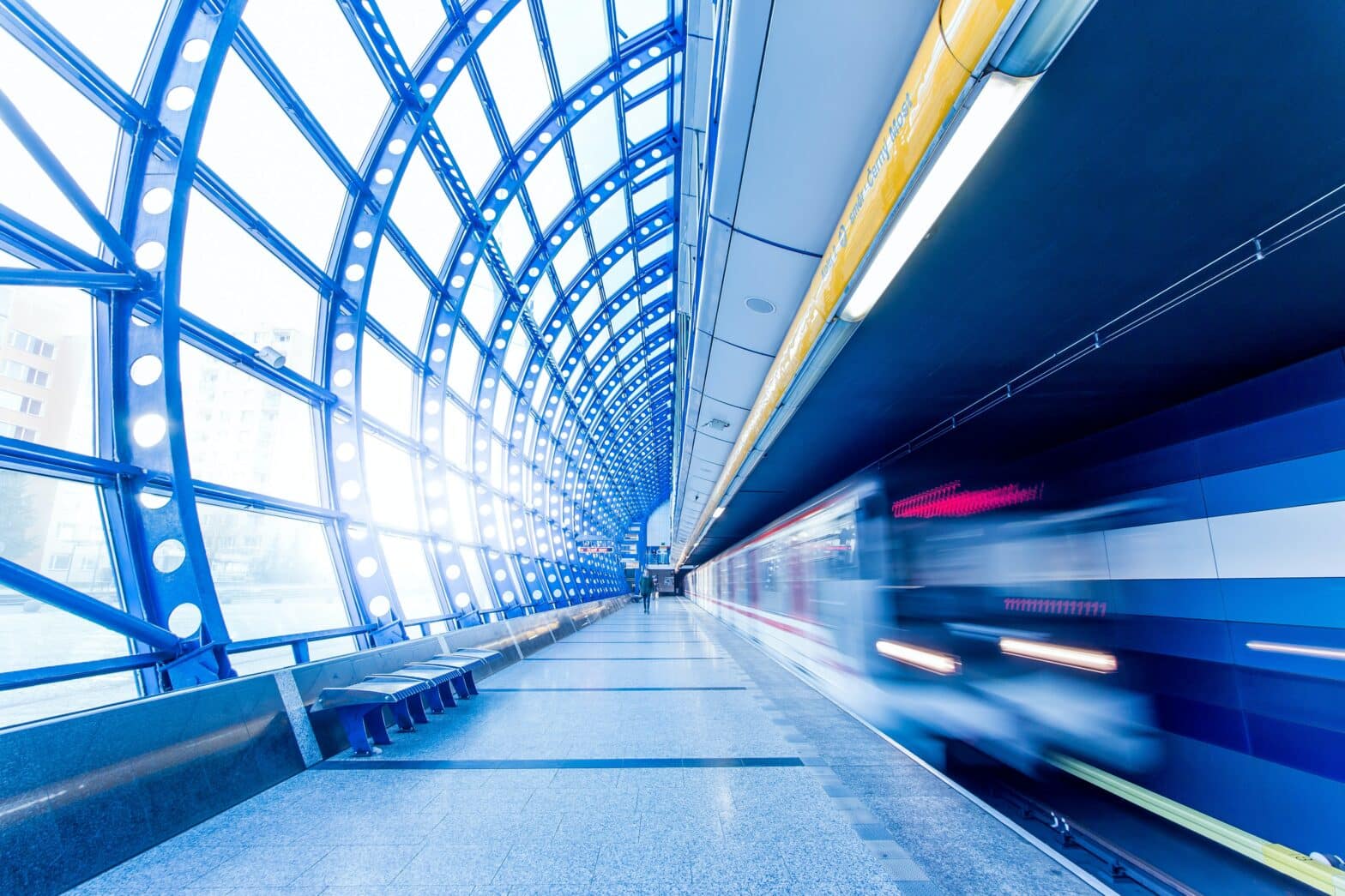Retail competition and electromobility