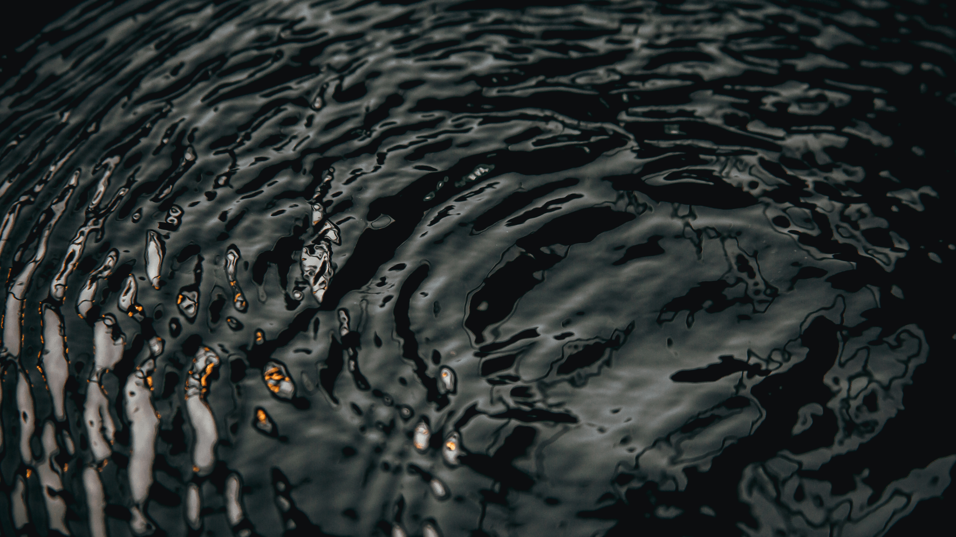 Italian economic regulation of water and urban waste services