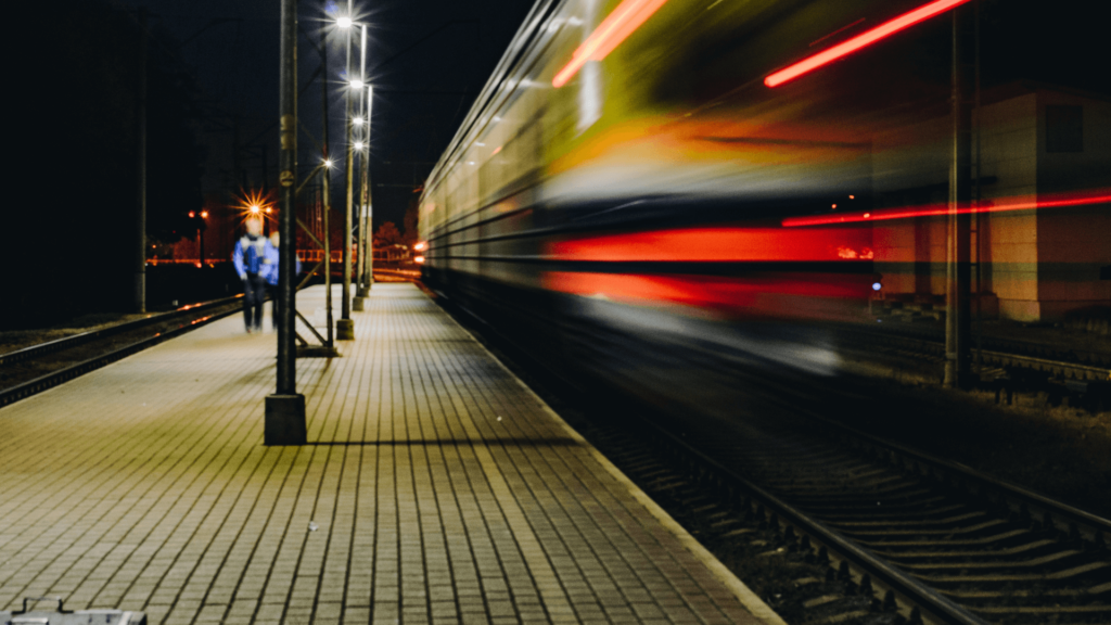 Linking urban multimodal hubs to the High-Speed Rail