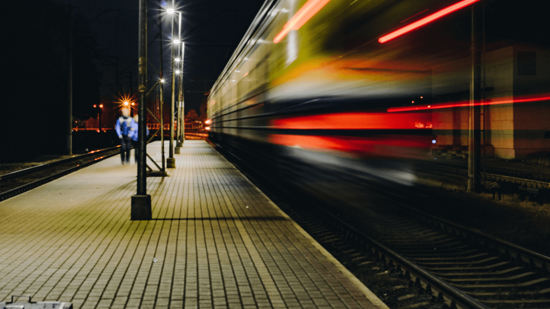 Linking urban multimodal hubs to the High-Speed Rail